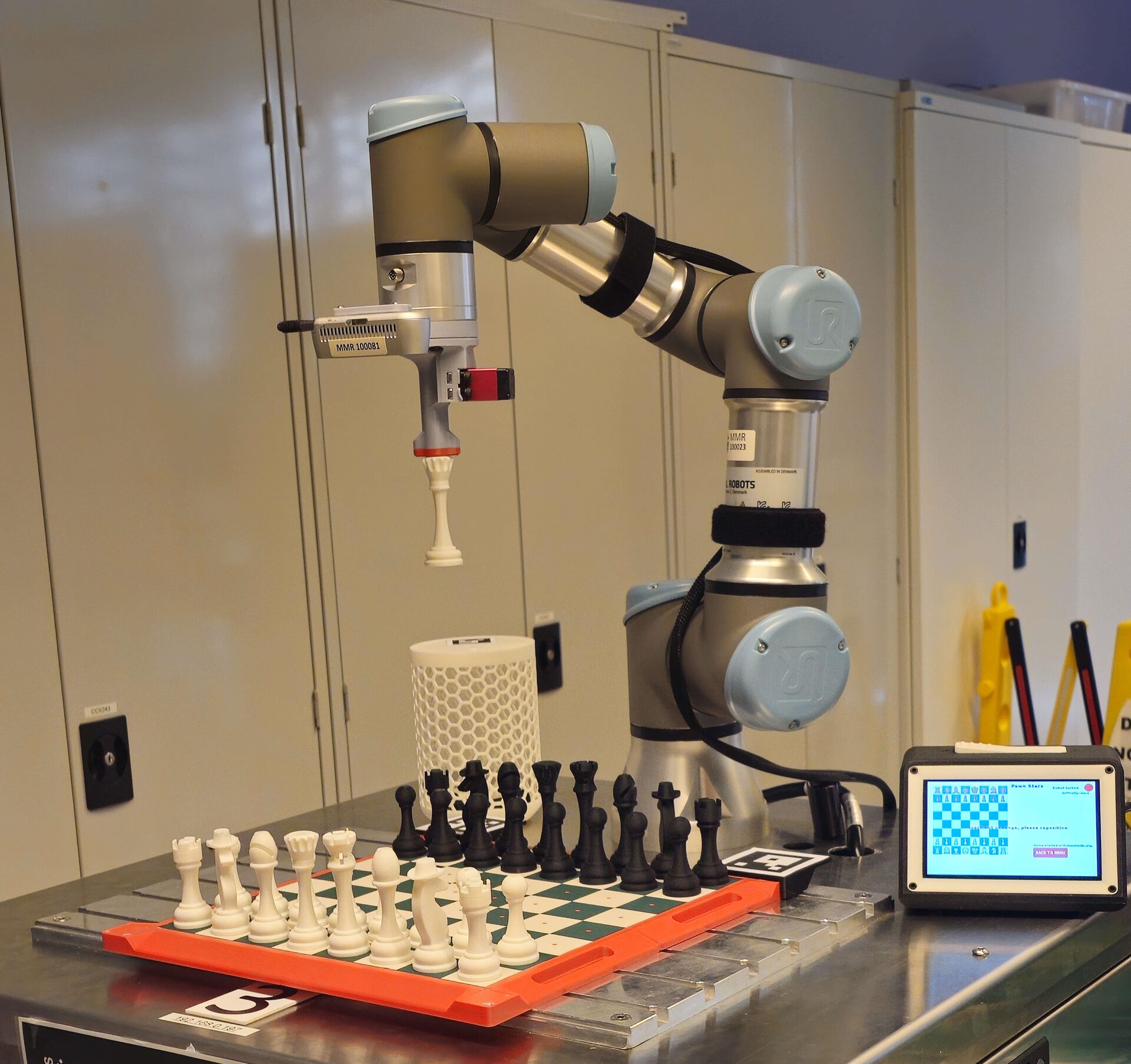 Chess-playing cobot full system