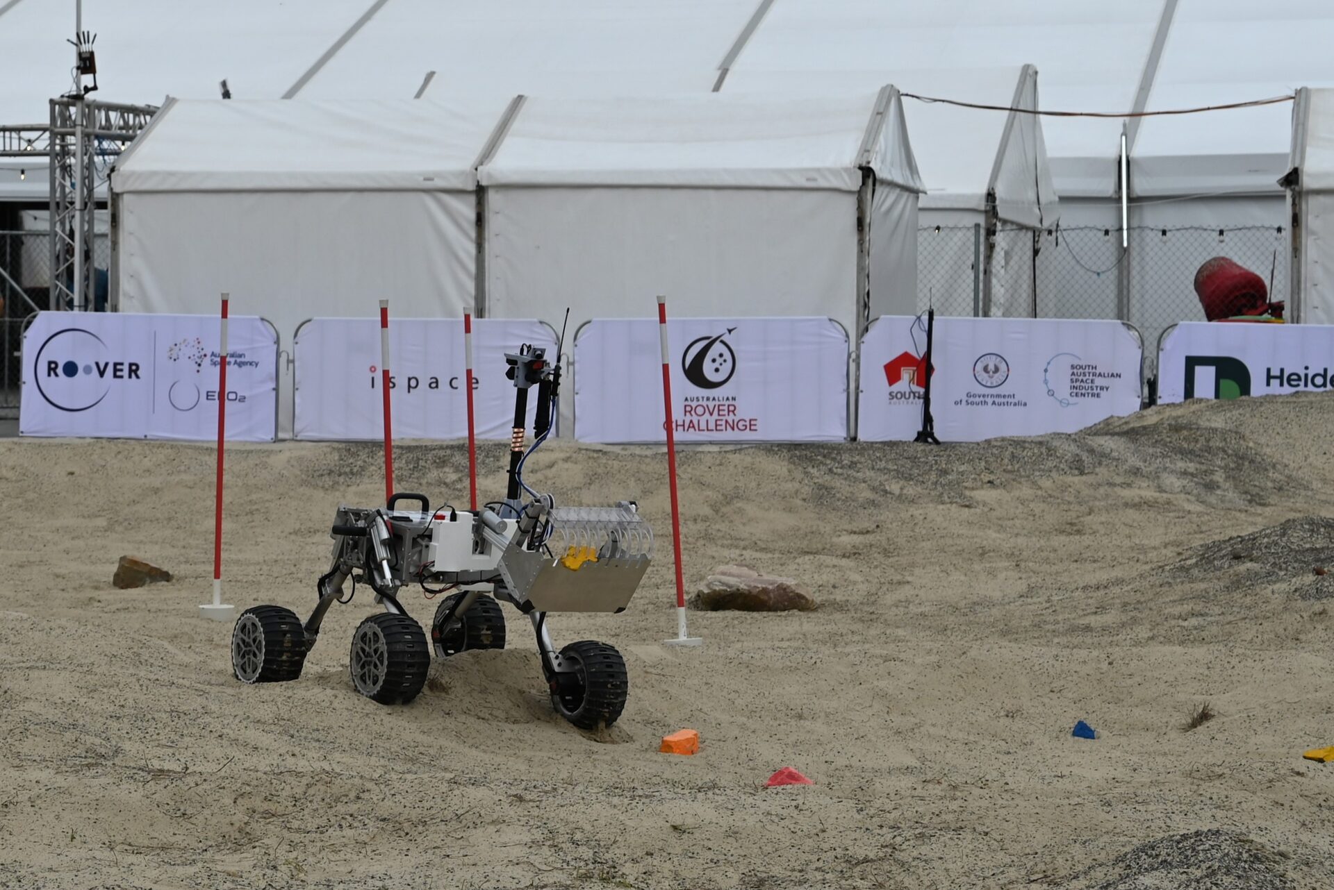 Rover picking up a rock during the excavation task